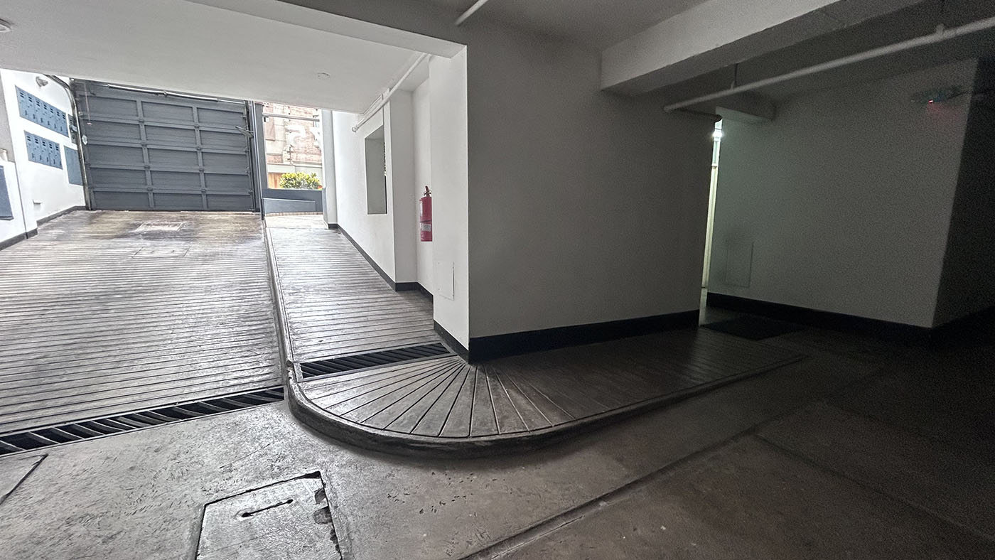 Ingreso a estacionamiento